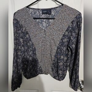 Women's Day trip v-neck blouse